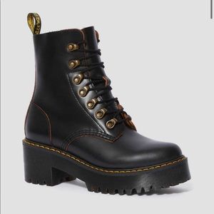 Dr. Martens Leona Boot